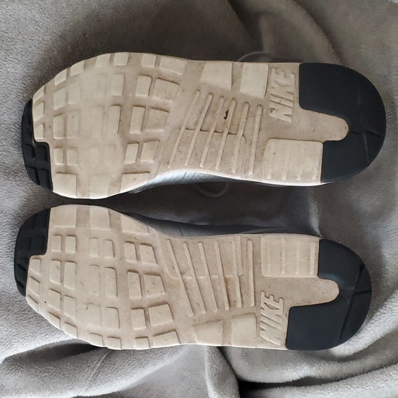 Nike Air Max Tavas Women's, 916791-003 - Picture 7 of 8